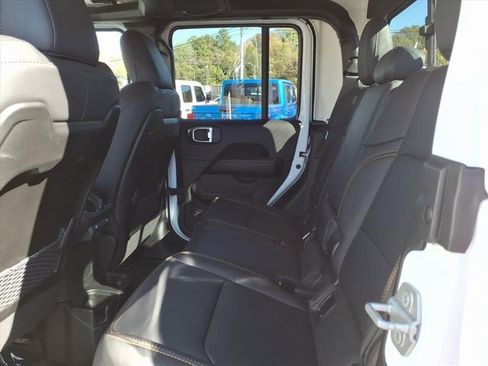 New 2025 Jeep Gladiator Sport image 11