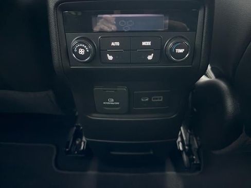 Used 2022 GMC Acadia SLT w/ Preferred Package AWD/4WD image 19