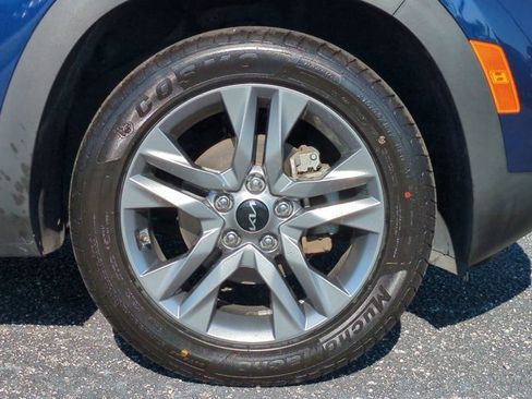 Used 2023 Kia Seltos S image 11