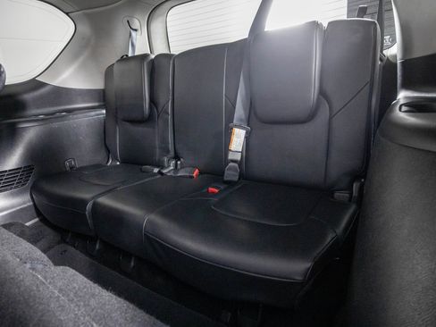 Used 2024 Nissan Armada SL image 13