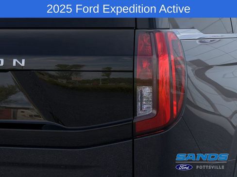 New 2025 Ford Expedition Active image 21