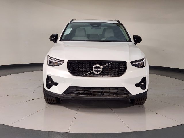 Used 2026 Volvo XC40 B5 Plus w/ Protection Package Premier AWD/4WD image 9
