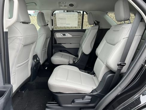 Used 2026 Ford Explorer Active w/ Active Comfort Package AWD/4WD image 4