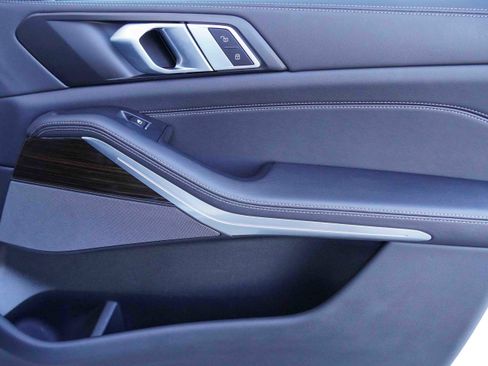 Certified 2025 BMW X5 xDrive50e w/ Premium Package image 33