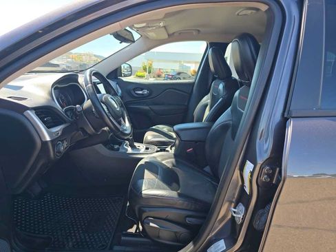 Used 2015 Jeep Cherokee Trailhawk AWD/4WD image 9