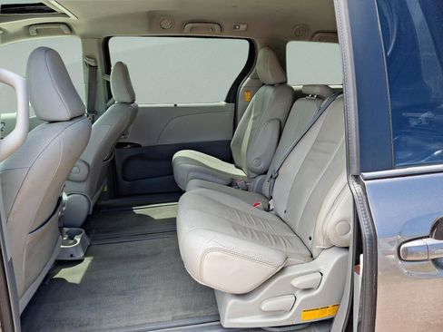 Used 2013 Toyota Sienna XLE FWD image 9