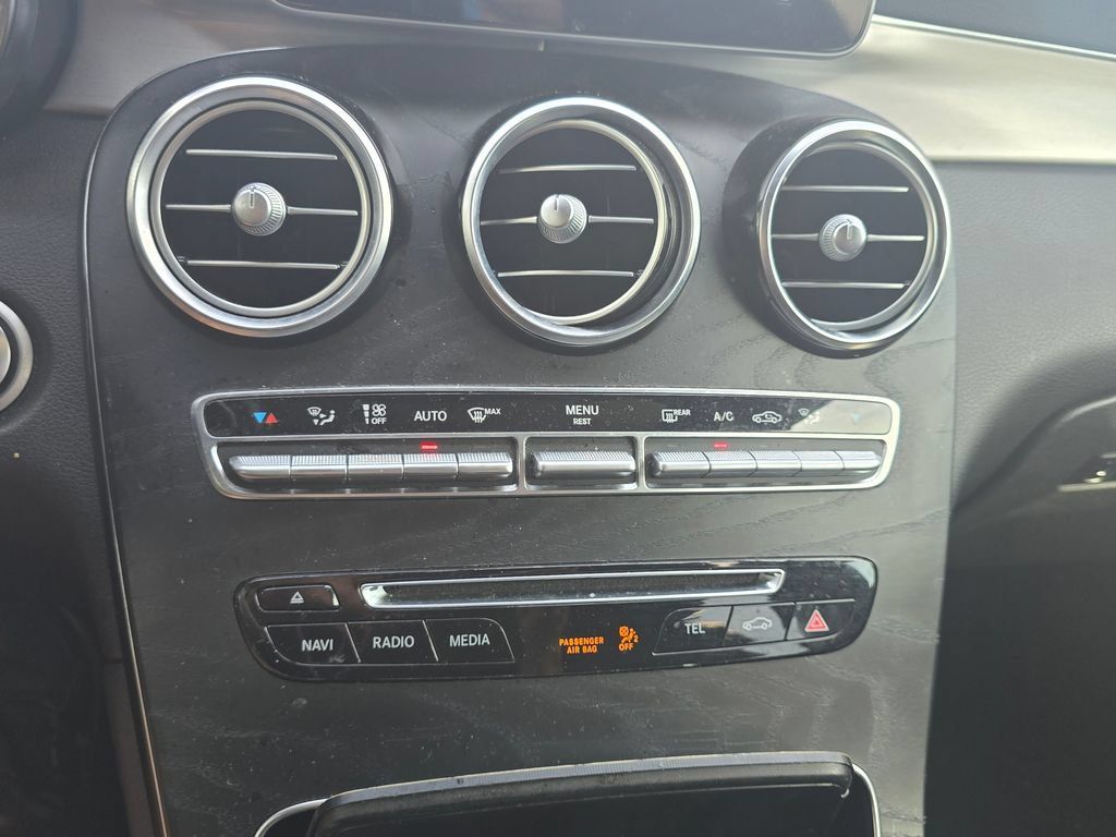 Used 2019 Mercedes-Benz GLC 300 4MATIC image 32