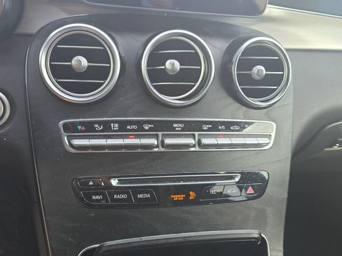 Used 2019 Mercedes-Benz GLC 300 4MATIC image 32