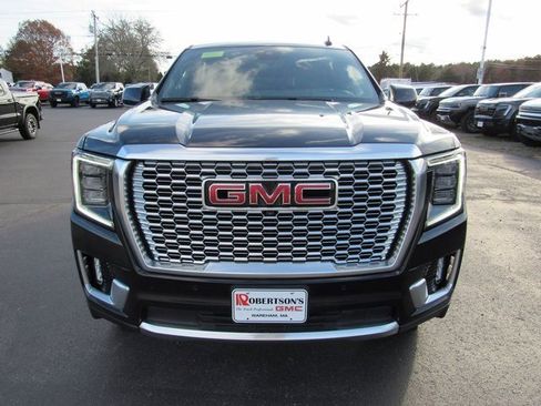 Used 2023 GMC Yukon XL Denali w/ Advanced Technology Package image 4