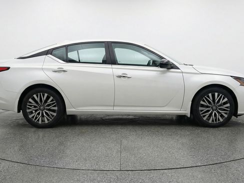 Used 2025 Nissan Altima 2.5 SV image 11