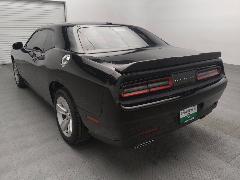 Used 2019 Dodge Challenger SXT RWD image 5