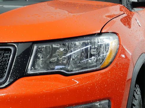 Used 2019 Jeep Compass Trailhawk w/ Leather Interior Group AWD/4WD image 12