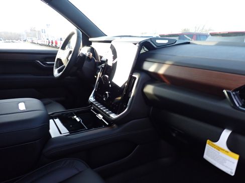 New 2026 GMC Yukon Denali w/ Sun & Power Step Package image 16