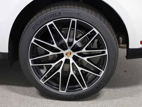 Certified 2026 Porsche Macan AWD/4WD image 39
