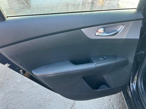 Used 2022 Kia Forte LXS FWD image 25