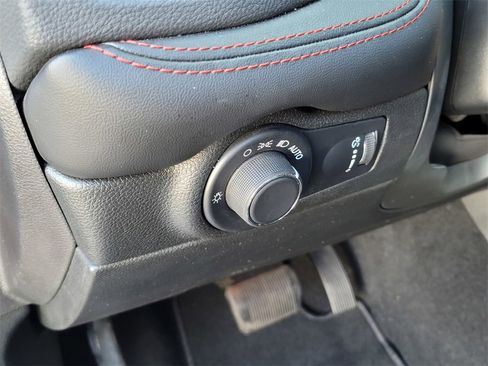 Used 2025 Dodge Durango GT image 17