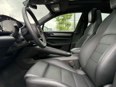 Used 2025 Porsche Macan 4S Electric image 13