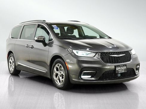Used 2023 Chrysler Pacifica Limited FWD image 7