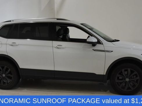 Used 2022 Volkswagen Tiguan SE w/ Panoramic Sunroof Package AWD/4WD image 3