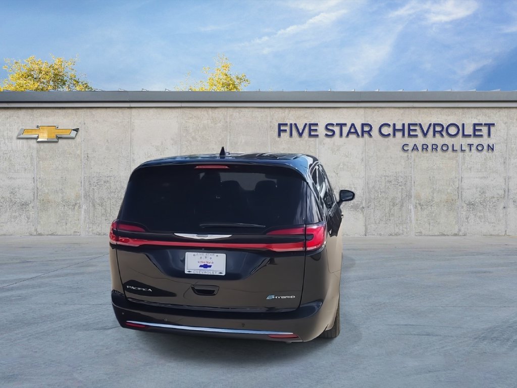 Used 2024 Chrysler Pacifica Limited FWD image 8