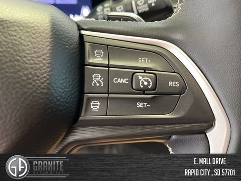 Used 2024 Jeep Grand Cherokee Altitude AWD/4WD image 33