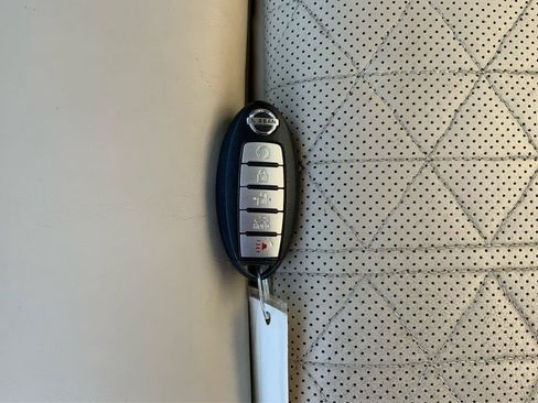 Used 2018 Nissan Maxima Platinum FWD image 34