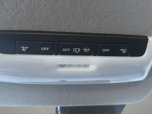 Certified 2025 Nissan Versa SR w/ Trunk Package FWD image 24