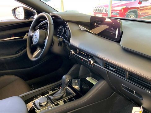 New 2026 MAZDA MAZDA3 Hatchback w/Premium Plus Pkg image 17