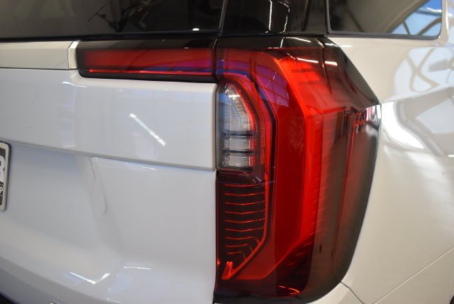 Used 2026 GMC Yukon Denali w/ Sun & Power Step Package AWD/4WD image 12