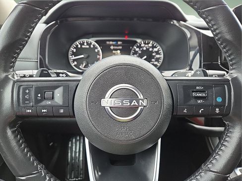 Used 2025 Nissan Pathfinder SV image 24