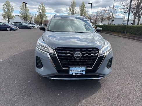 Used 2023 Nissan Kicks SR w/ SR Premium Package FWD image 2