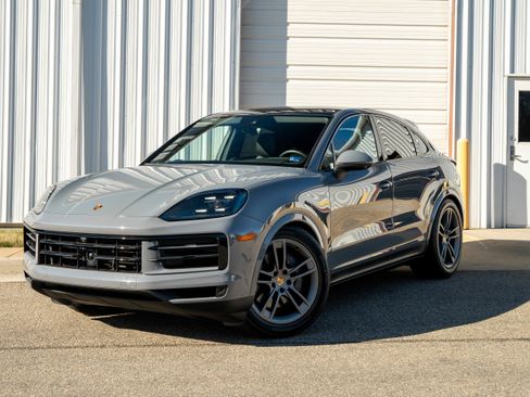 Certified 2024 Porsche Cayenne Coupe image 1
