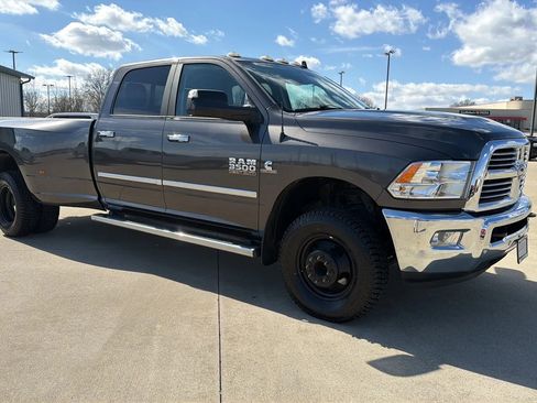 Used 2018 RAM 3500 Big Horn image 30