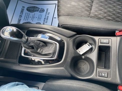 Used 2020 Nissan Rogue SV image 12