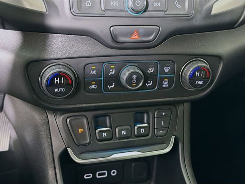 Used 2020 GMC Terrain SLE w/ Driver Convenience Package image 18