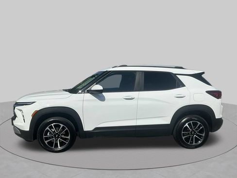 Used 2025 Chevrolet TrailBlazer LT AWD/4WD image 3