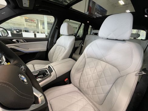 Used 2026 BMW X5 xDrive40i AWD/4WD image 9