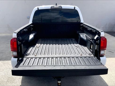 Used 2019 Toyota Tacoma TRD Off-Road AWD/4WD image 19