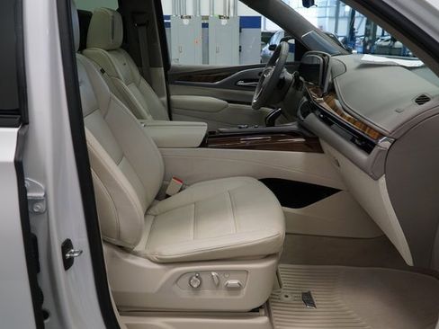 Used 2024 Cadillac Escalade Sport Platinum w/ LPO, ONYX Package image 16