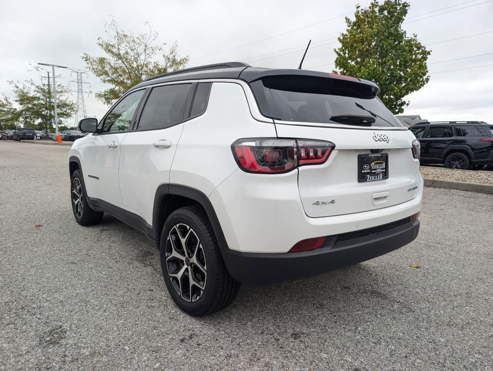Used 2025 Jeep Compass Limited AWD/4WD image 9