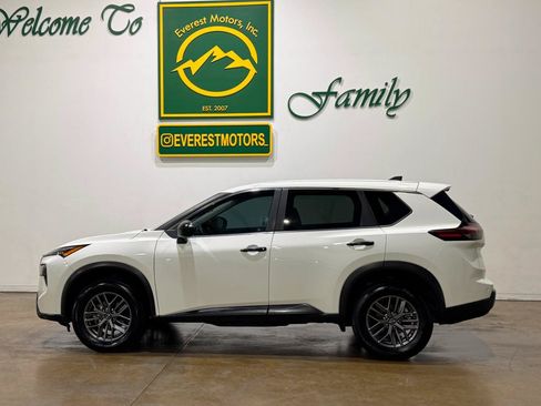 Used 2025 Nissan Rogue S AWD/4WD image 5