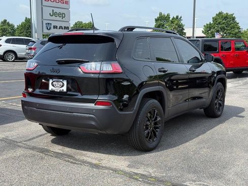 Used 2023 Jeep Cherokee Altitude Lux AWD/4WD image 3