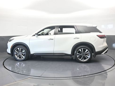 Used 2023 INFINITI QX60 Luxe w/ Performance Audio Package image 3