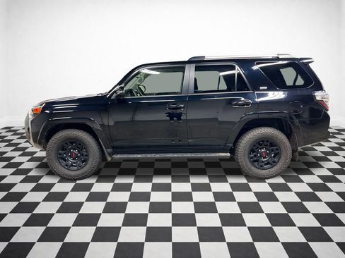 Used 2024 Toyota 4Runner SR5 Premium w/ Moonroof Package AWD/4WD image 5