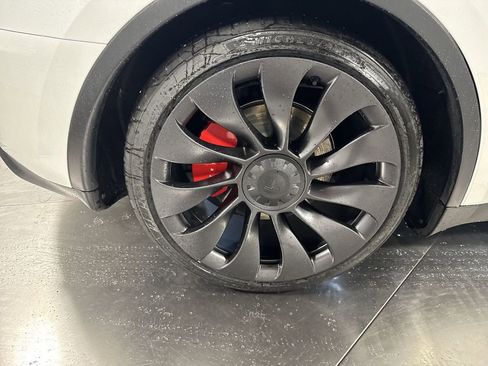 Used 2023 Tesla Model Y Performance image 13