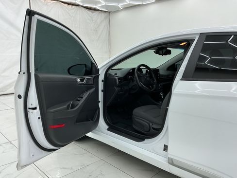 Used 2021 Hyundai Ioniq SE FWD image 16