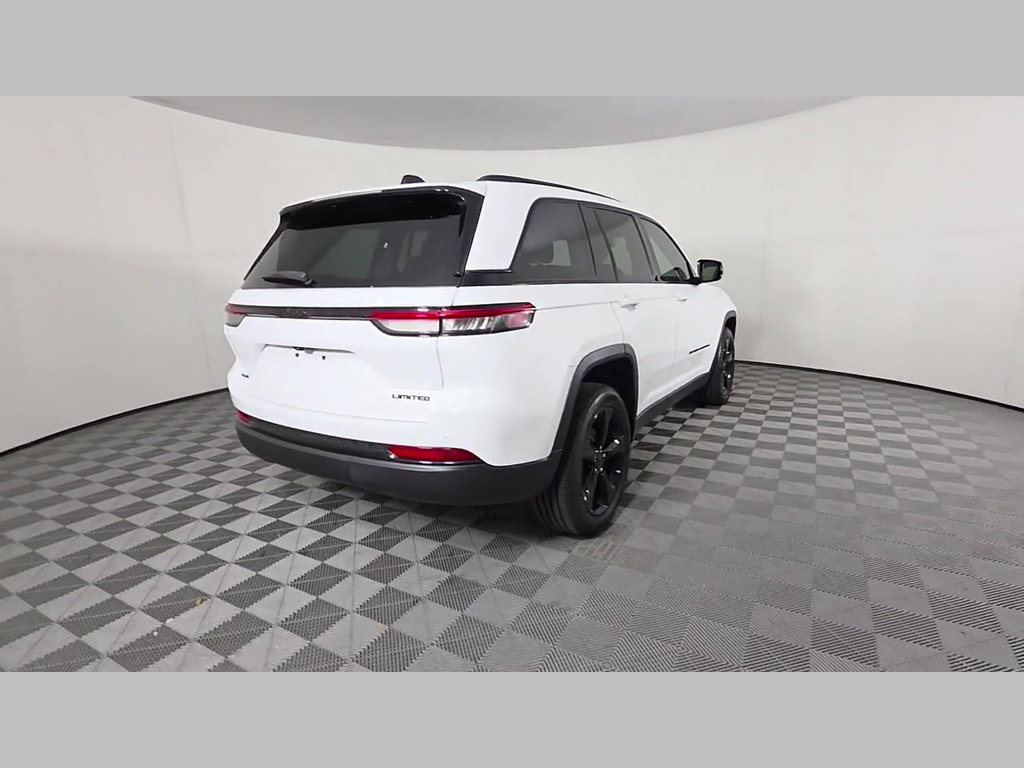 Used 2023 Jeep Grand Cherokee Limited w/ Black Appearance Package AWD/4WD image 41