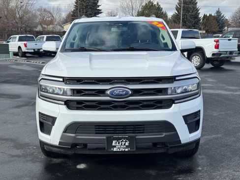 Used 2023 Ford Expedition Max XLT image 2
