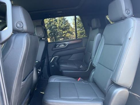 Used 2025 GMC Yukon Denali w/ Sun & Power Step Package image 11