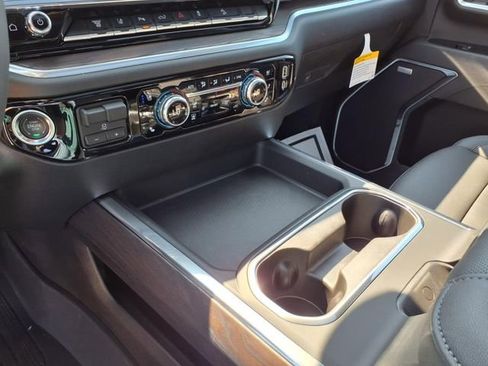 New 2025 GMC Sierra 2500 SLT w/ SLT Premium Package image 17